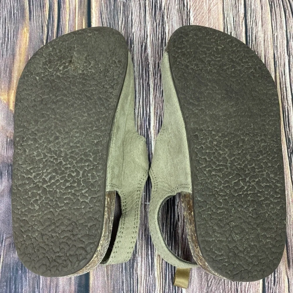 Oshkosh Tan Sandals- Size 11